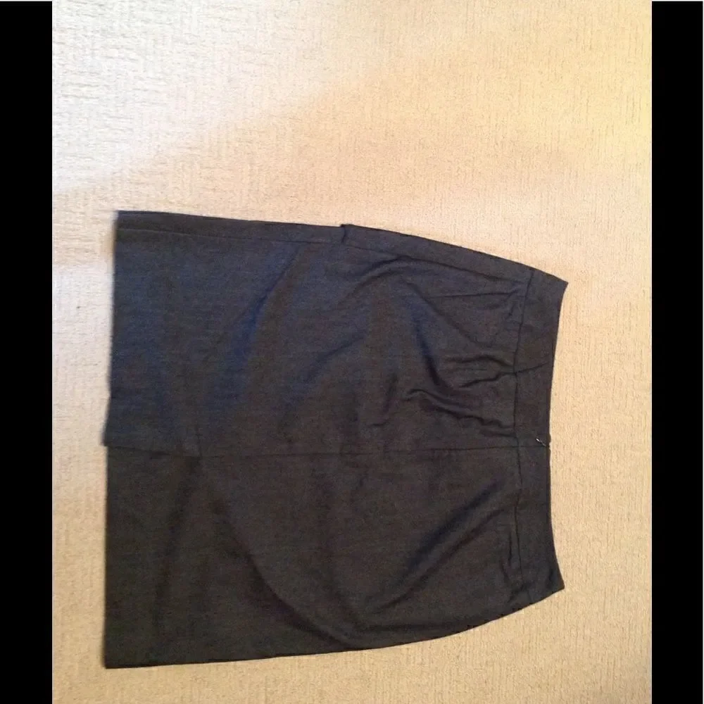 Larry Livine stretch denim ladies skirt in size 10